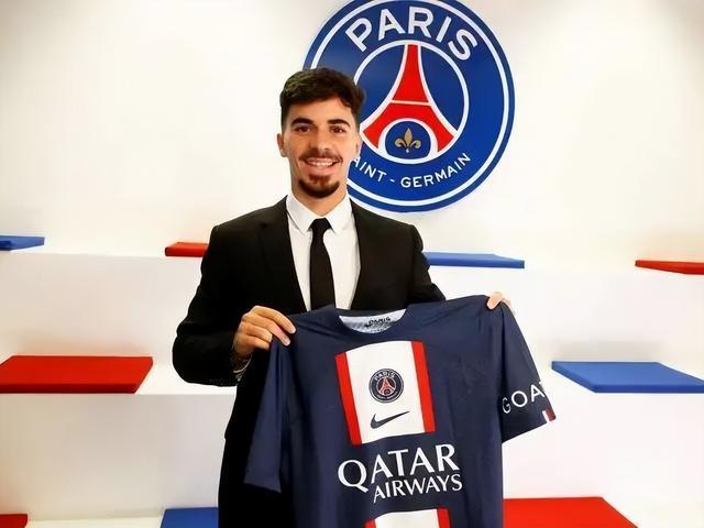 埃贝尔谈雅克松转会：他告诉我们想留在这儿，想为拜仁效力